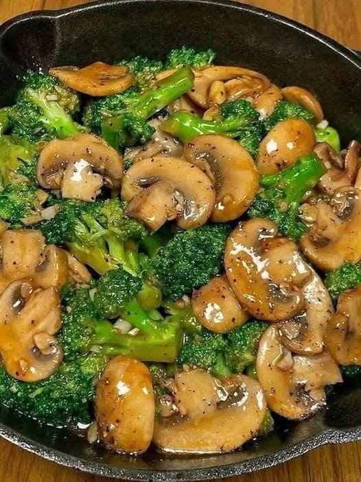 Broccoli e funghi saltati in padella
