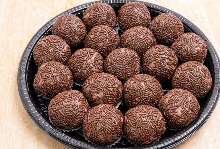 Brigadeiro: la deliziosa ricetta del dessert per fare i tartufi di cioccolato brasiliani