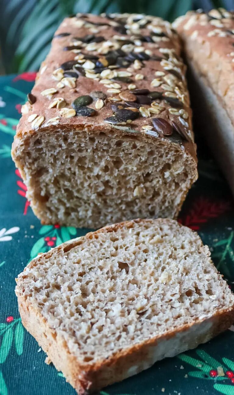 Pane lievitato al farro e frumento. Pane semplice senza impastare