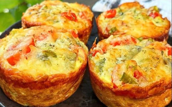 Muffin salati di avena con formaggio e verdure