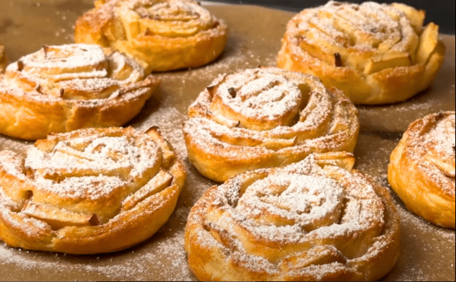 Eleganti torte di mele e rose: un dessert semplice ma spettacolare