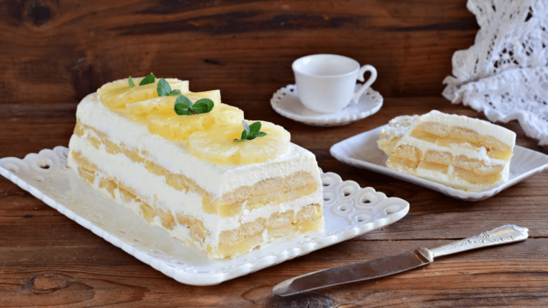 Semifreddo all’ananas: la ricetta del dessert senza cottura dal gusto esotico