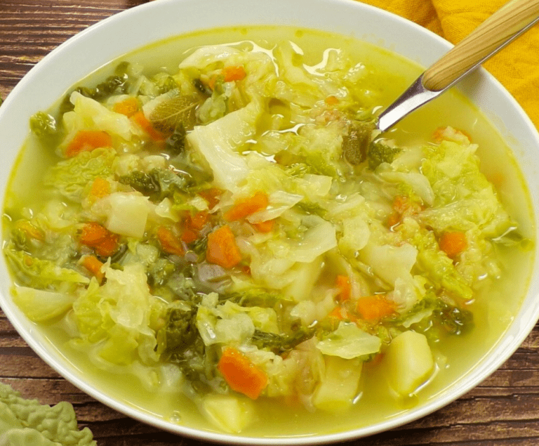 Zuppa di cavoli: la ricetta per una zuppa gustosa e sana