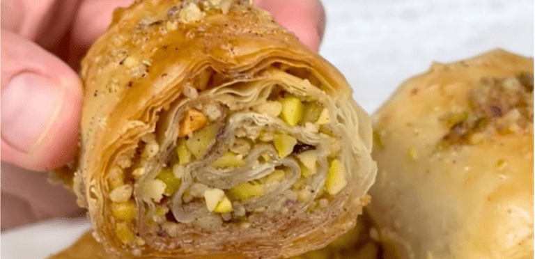 Involtini di baklava: la ricetta per un dessert friabile e delizioso