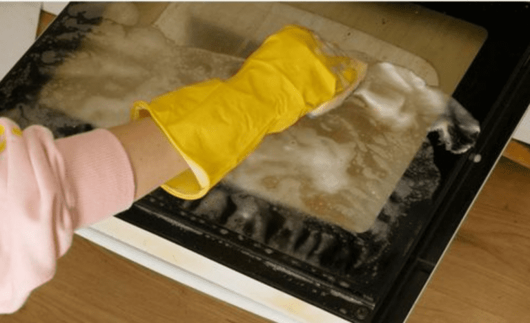 Forno sempre splendente senza fatica: il trucco geniale che mi ha svelato il vicino!