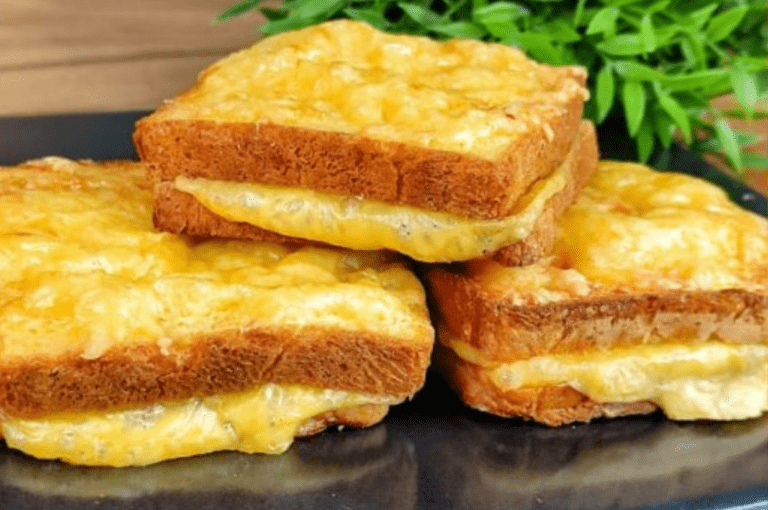 Panini dorati con prosciutto e formaggio: una delizia quotidiana facile