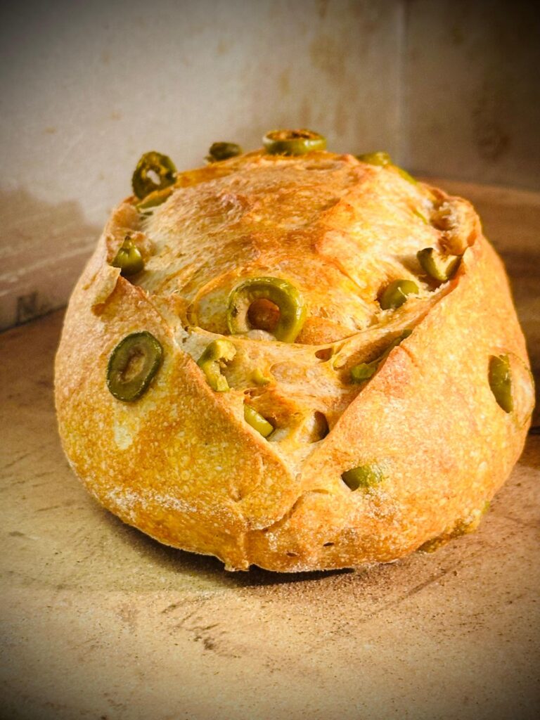 PANE alle OLIVE e POLVERE di PEPERONE
