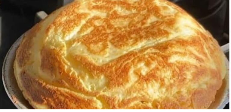 Il pane con amido di mais in padella è facilissimo e in pochi minuti è pronto da mangiare caldo