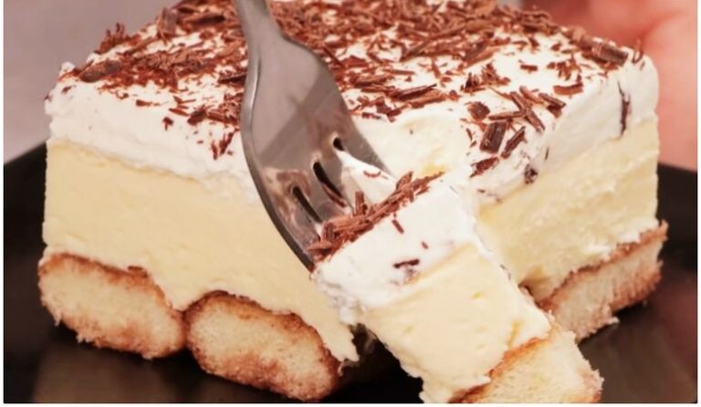 Torta fatta in casa in teglia (senza cottura) – Torta cremosa e deliziosa (con biscotti, crema al tuorlo d’uovo e panna montata)