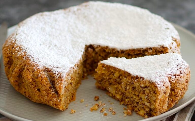 Torta alle mandorle morbida e profumata: una delizia facile da preparare