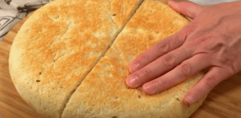 Pane di patate al formaggio fritto in padella