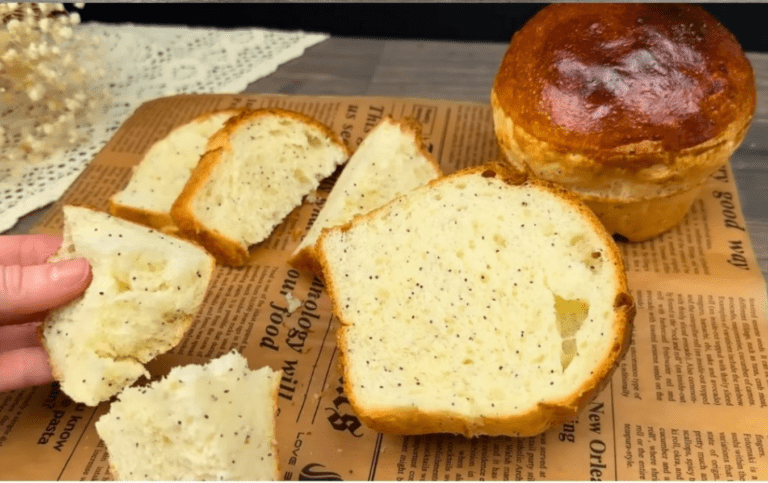 Ricetta del pane: il segreto della nonna con un tocco di aceto Questa è una ricetta per il pane fatto in casa.