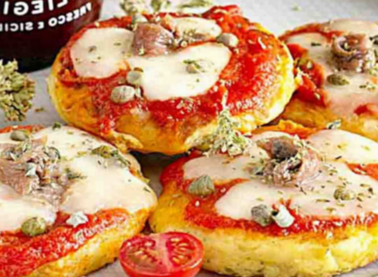 Pizze di patate fritte con mozzarella davvero deliziose