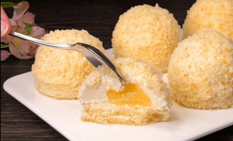 Muffin al limone con ripieno di formaggio cremoso