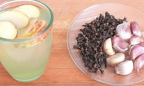 L’aglio con una mela e chiodi di garofano risveglierà i morti, diceva mio nonno: ECCO la ricetta per un antibiotico senza ricetta!